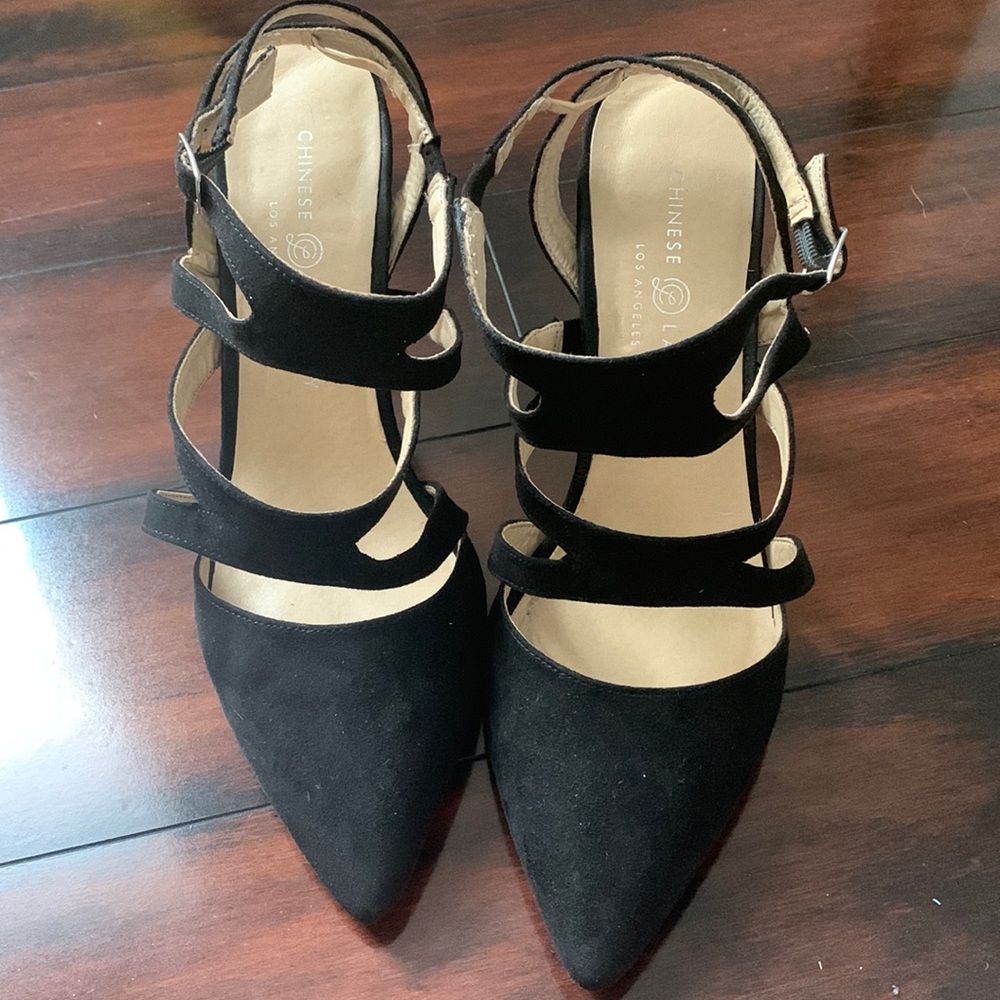 Very gently used Chinese laundry black pump with ankle strap 9.5